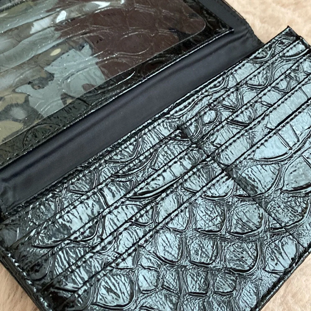 Large Guess Wallet - Picture 8 of 8